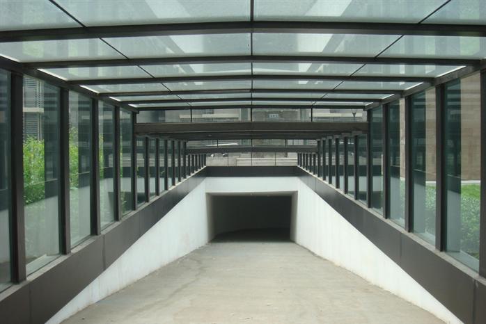 某地下车库入口钢结构雨棚设计方案及施工图